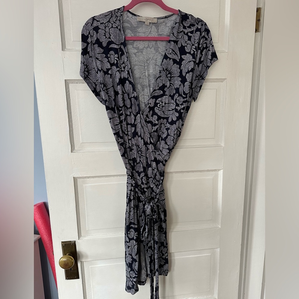 EUC LOFT WRAP DRESS SIZE LARGE PETITE